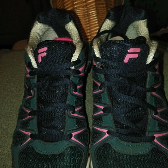 Women's Fila sneakers - Picture 2 of 3